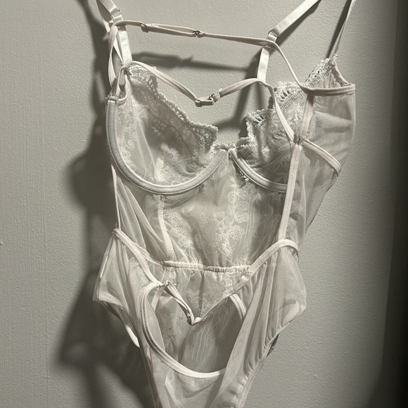 White lace bodysuit - Picture 3 of 3
